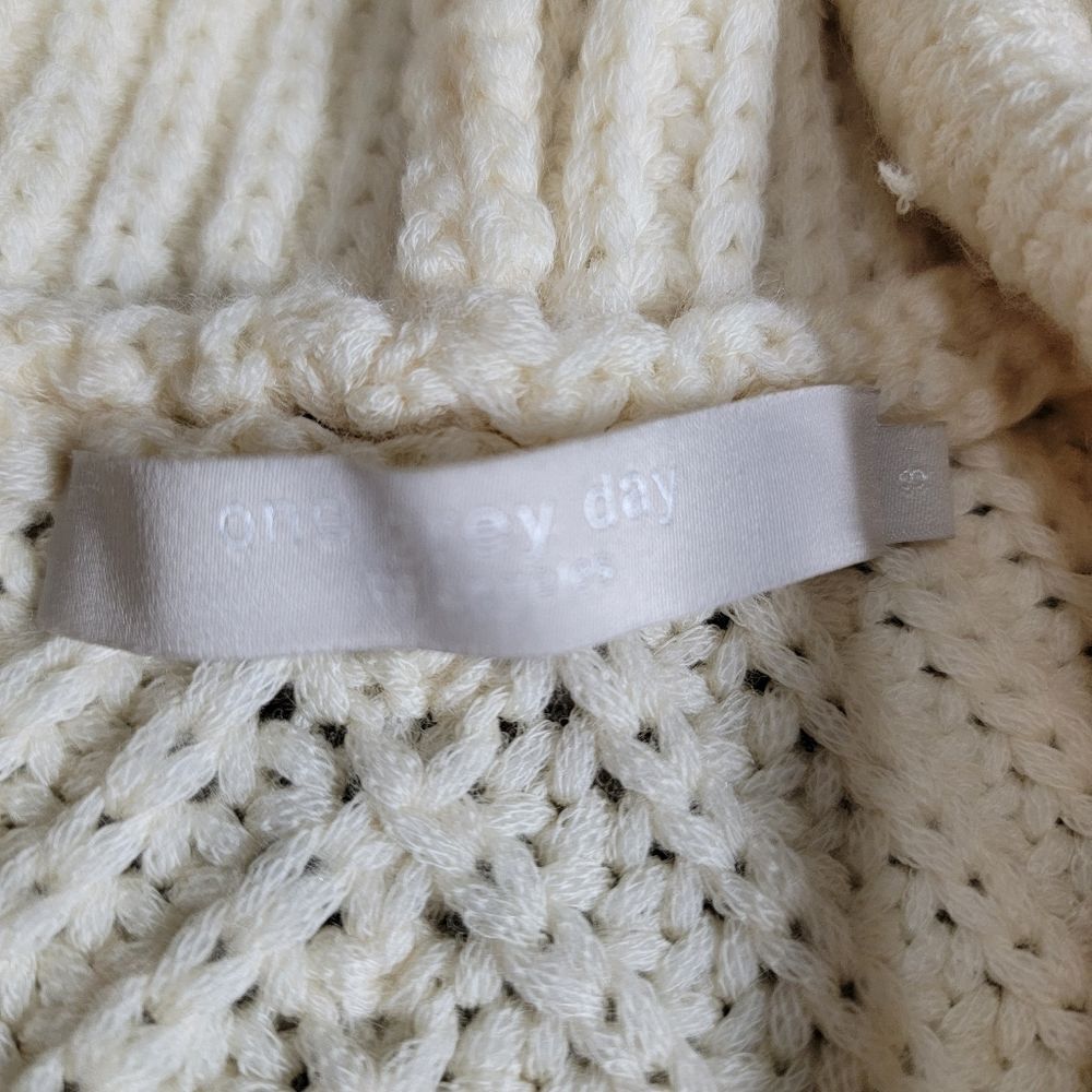 One Grey day Los Angeles Sweater sz Small - Picture 3 of 7